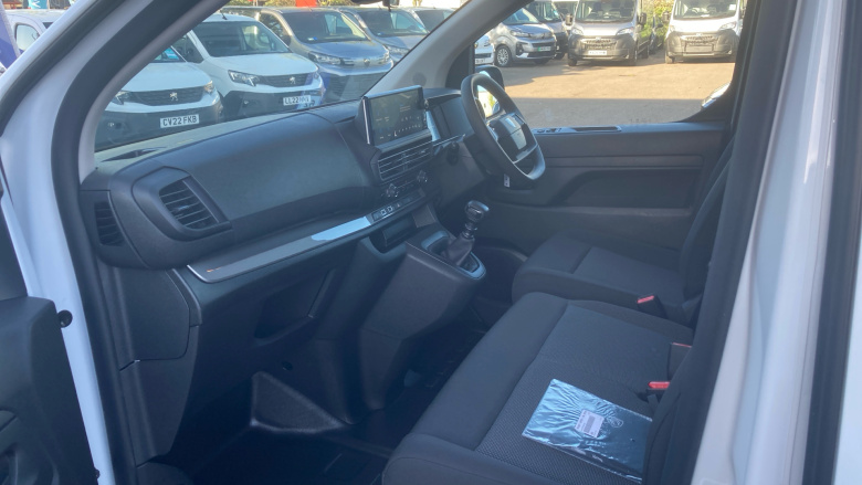 Peugeot Expert L1 Diesel 2.0 BlueHDi 145 Professional Crew Van
